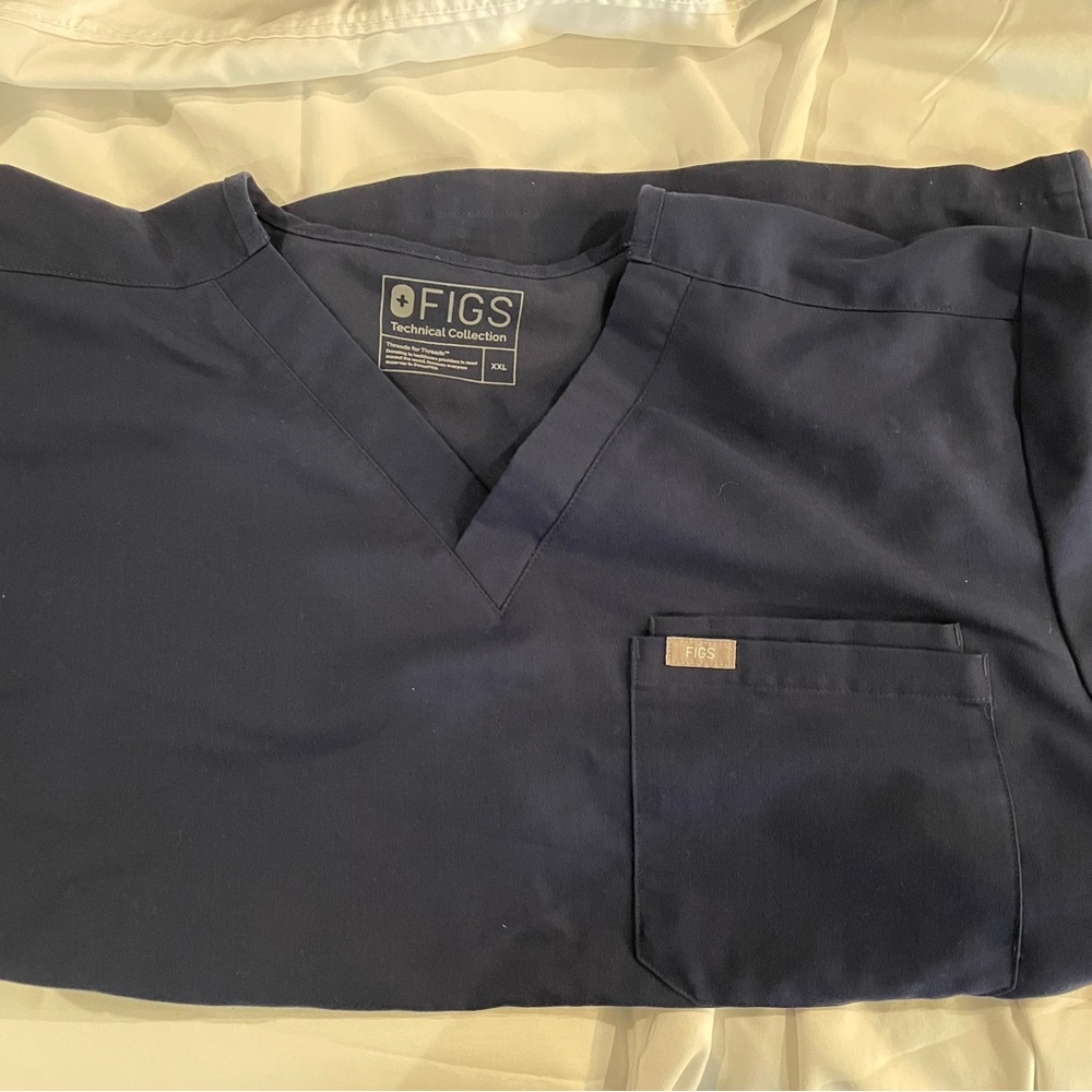 Figs men’s XXL top- washed but never worn. Navy blue.